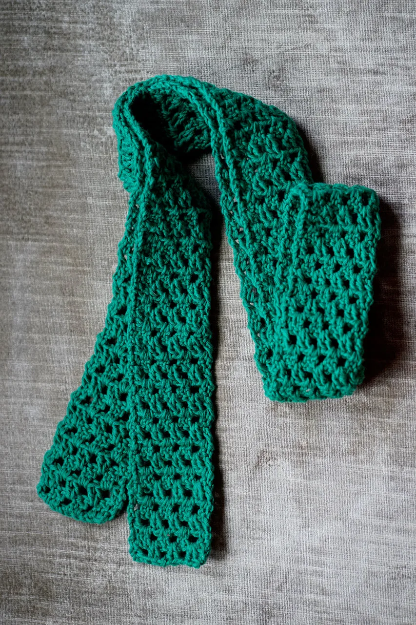 Crocheted mini scarf green