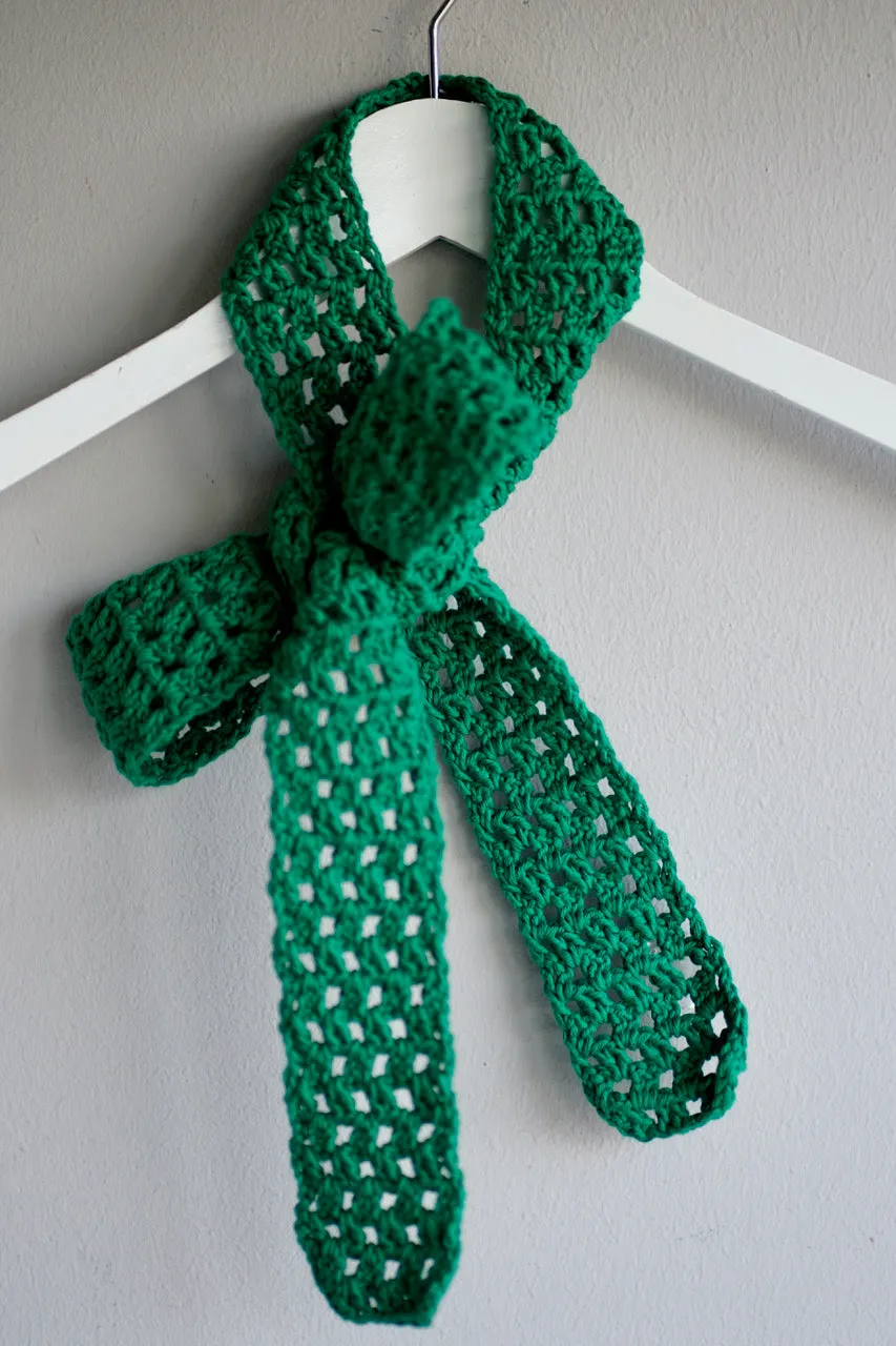 Crocheted mini scarf green