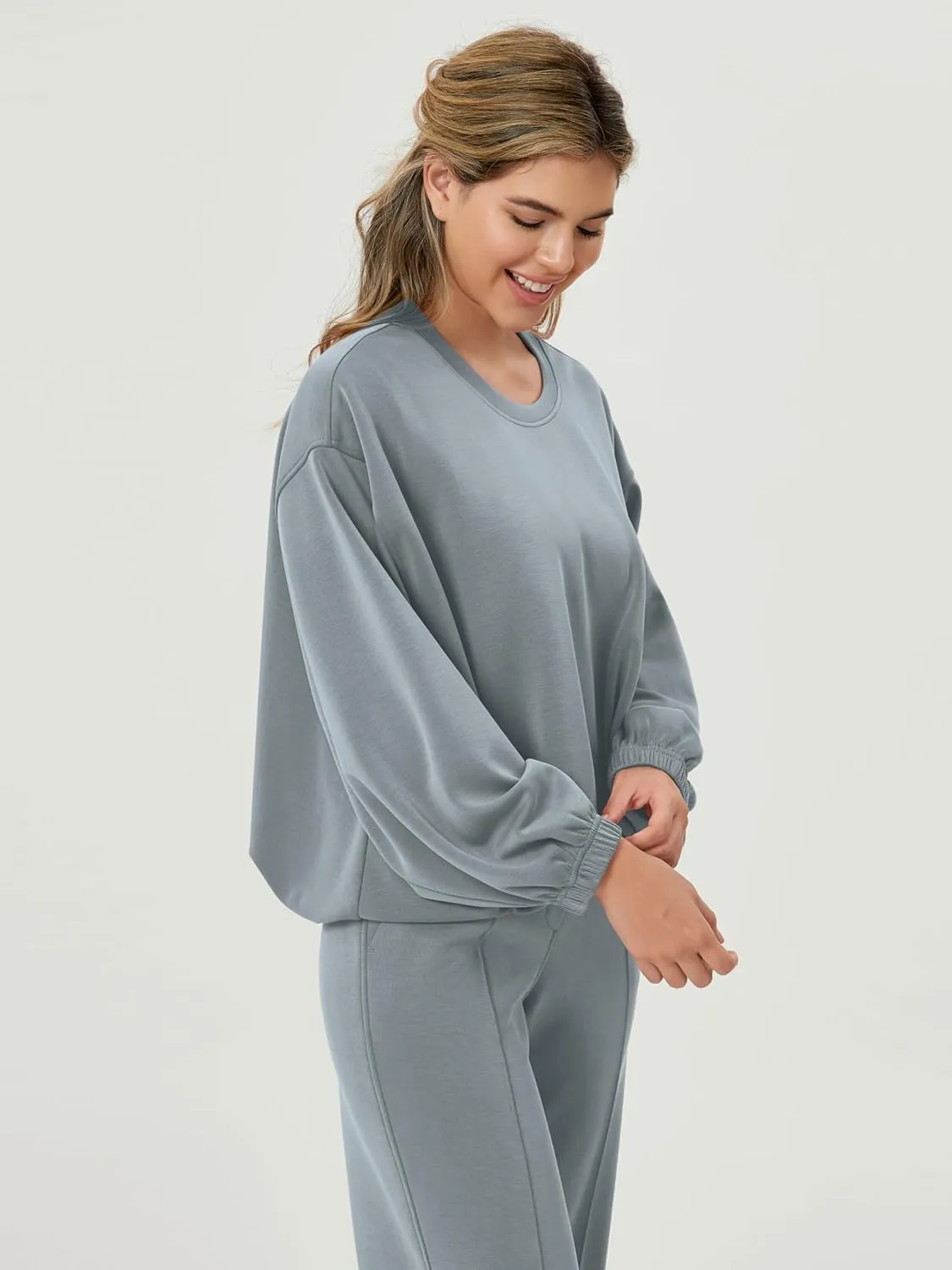 ODODOS Women's Modal Soft Bubble Hem Sweatshirts Long Sleeve Oversized Top Crew Neck Casual Pullover