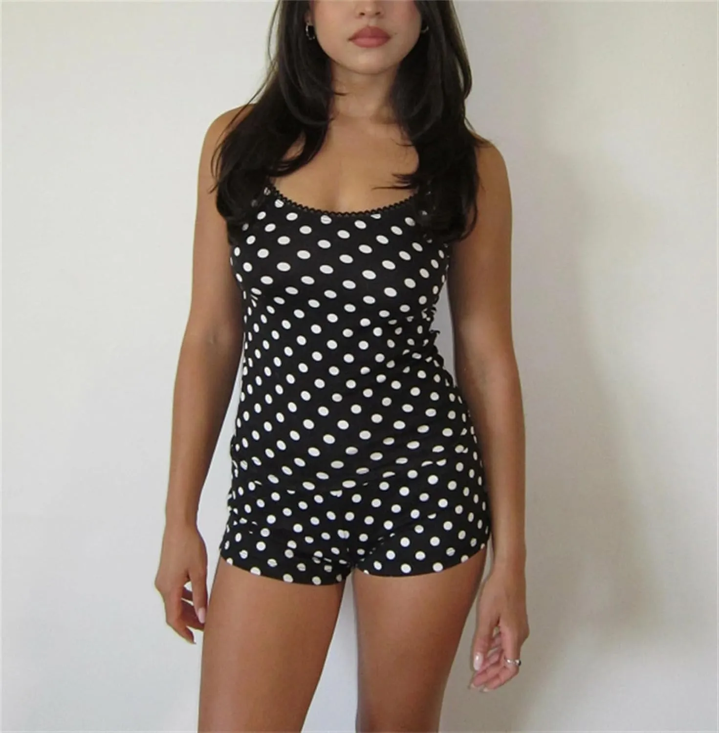 Yuemengxuan Women Y2k Polka Dot Pajamas Sets 2 Piece Sexy Summer Outfits Set Sleeveless Strappy Cami Top Crop Top Shorts Set