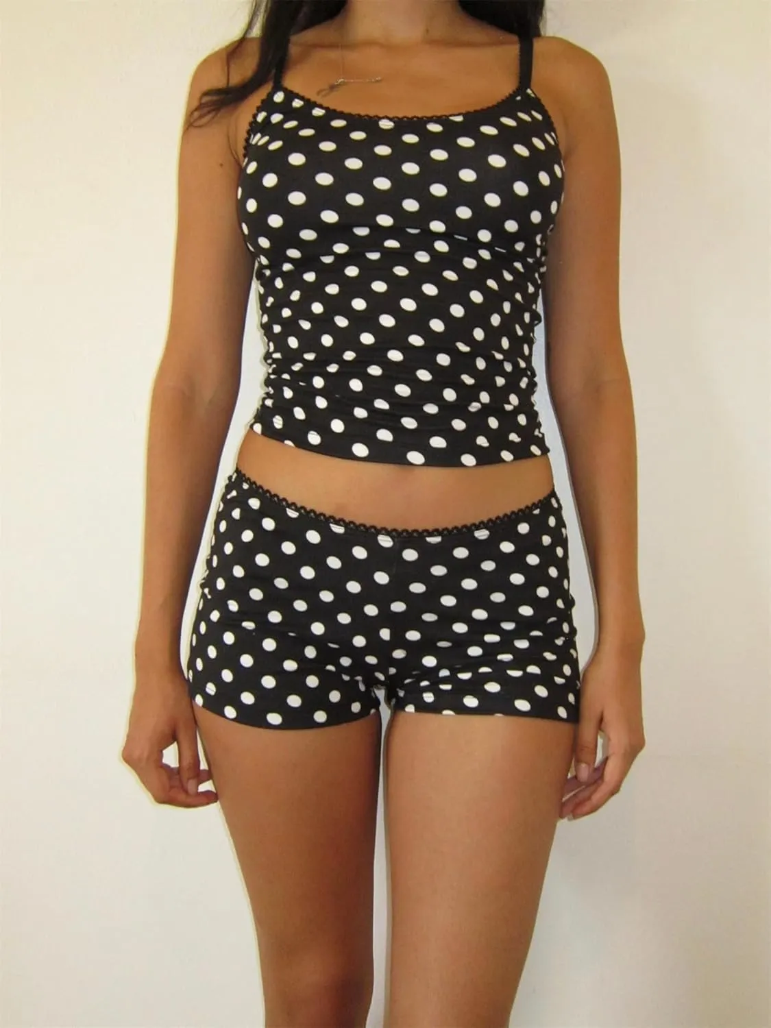 Yuemengxuan Women Y2k Polka Dot Pajamas Sets 2 Piece Sexy Summer Outfits Set Sleeveless Strappy Cami Top Crop Top Shorts Set